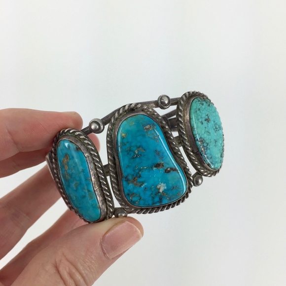 Vintage Jewelry - 🔥HP🔥 VINTAGE NATIVE AMERICAN TURQUOISE CUFF 56G